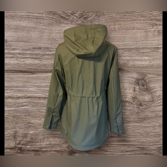 Like new! Hunter Ladies' Rubberized Rain Jacket Size M Green - Picture 4 of 11